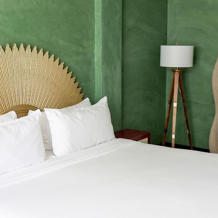 Crest Hotel Suites Miami Beach Exterior foto